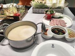 -红鼎豆捞·非遗鲍皇汤火锅(宝丰路店)