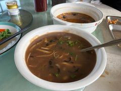 -红栌温泉山庄生态美食餐厅