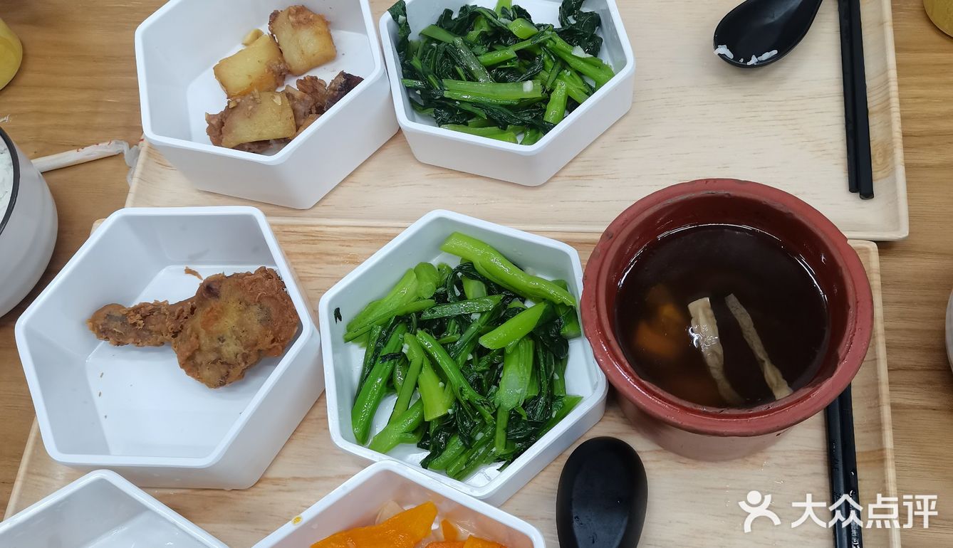 去了才知道只有一份一份的套餐