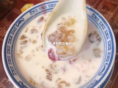 椰奶草莓桃胶-姜记糖水(三联商城店)