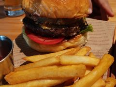 -三勾JJJ Burger&Coffee(梅溪湖店)