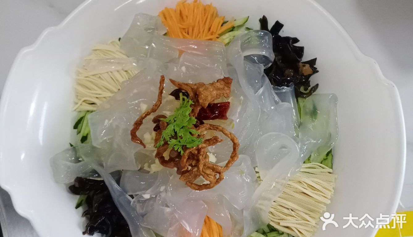 正宗有味的东北铁锅炖，分量很足