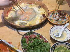 -洱火云南酸菜牛肉火锅(石景山当代商城店)