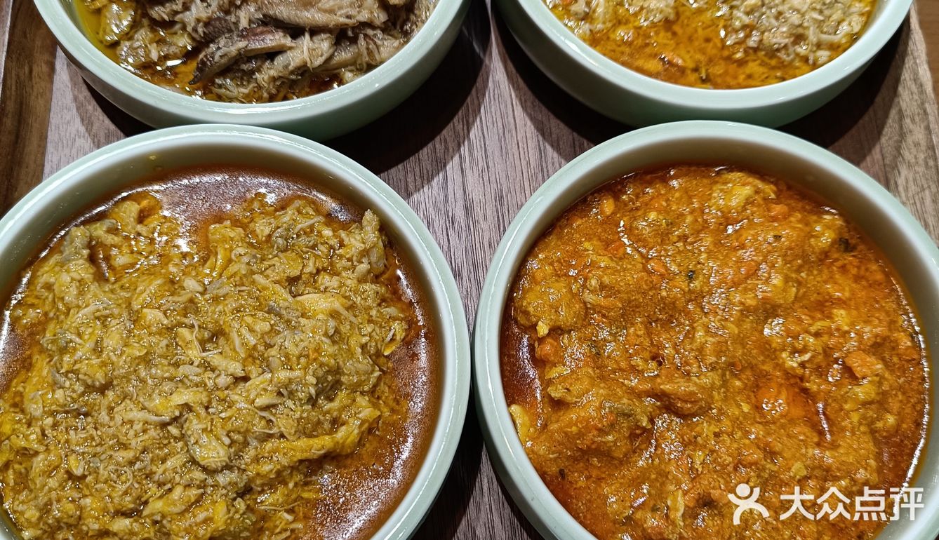 服务帮，店内环境优雅，味道不错的一家蟹黄拌面店