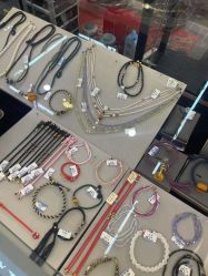 -灵彩珠宝(朗香街店)