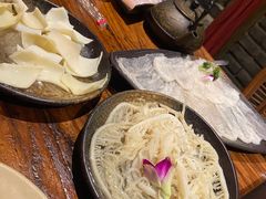 -老牌坊云南鱼豆花火锅(爱建店)