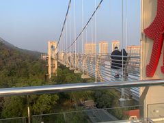 -客天下恐龙水晶玻璃桥