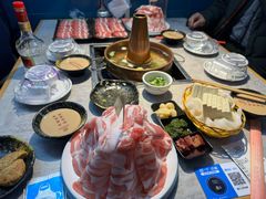 -洞庭洲·防空洞火锅·铜锅涮肉·烧烤(新百广场店)