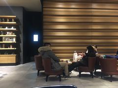 等位区-星巴克臻选(郑州国贸360广场店)