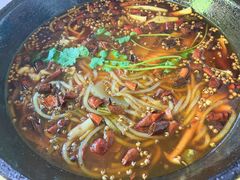 老铁锅秘制美蛙-鸿顺老铁锅美蛙鱼府(解放碑店)