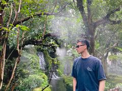 -Chom Cafe and Restaurant