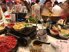 -鲜入围煮花胶鸡海鲜火锅
