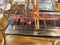 -哈尔滨小酒馆·鲜肉现穿自助烧烤(康新花园店)
