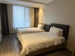 -汉庭优佳(上海娄山关路地铁站店)