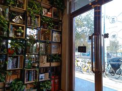 靠窗位-ZING COFFEE 镜咖啡