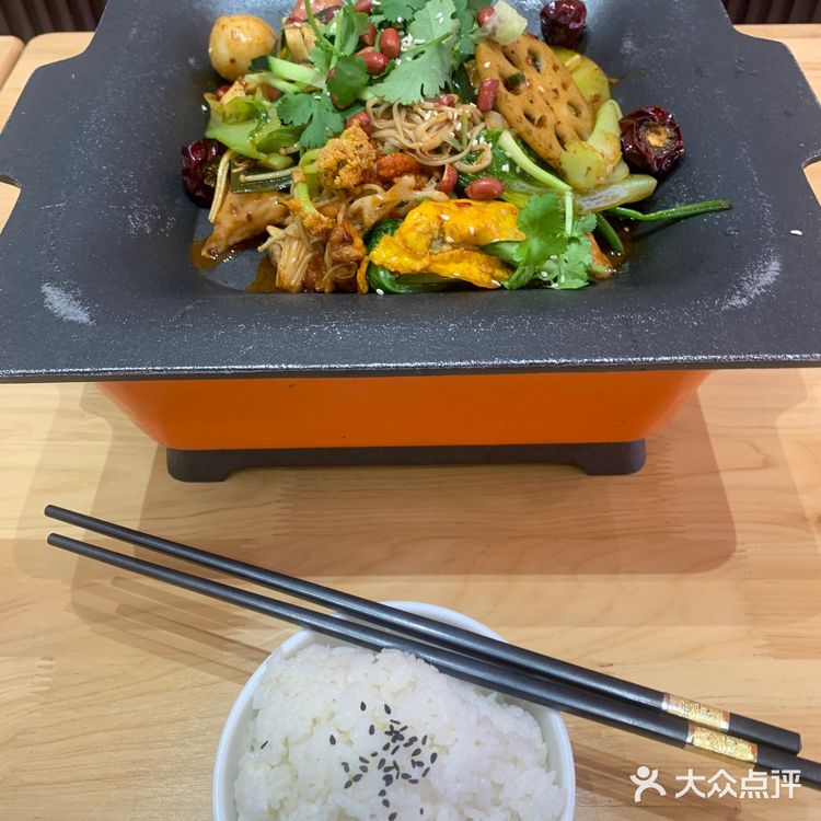我这锅一共50.9。店里有免费的机打饮料可以喝
