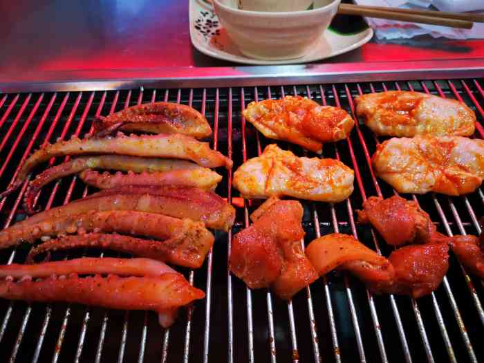 西昌正宗火盆烧烤(万达广场店)-"位置好找～～～～老板服务态度也很好