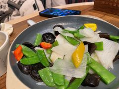 -云海肴·汽锅鸡·云南菜(天山百盛优客店)