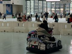 -冰纷万象滑冰场(赣州华润万象城店)