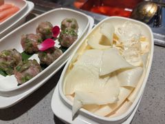 -海底捞火锅(新松江路生日主题店)