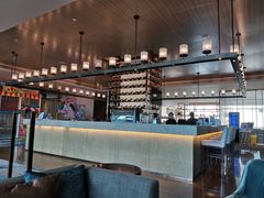 -百灵希尔顿逸林酒店大堂吧