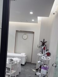 -苗方清颜专业祛痘·皮肤管理