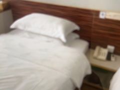 -卡罗酒店(东门晒布地铁站店)