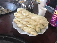 -粘豆包柴火铁锅炖