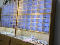 -天空之镜眼镜店蔡司依视路配镜授权零售店(望京颐堤港店)