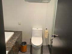 -桔子酒店(上海西藏北路地铁站店)