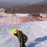 会滑雪的小朋友真的太酷啦！