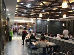 大堂-凤凰路何眼镜香辣蟹(花果园店)