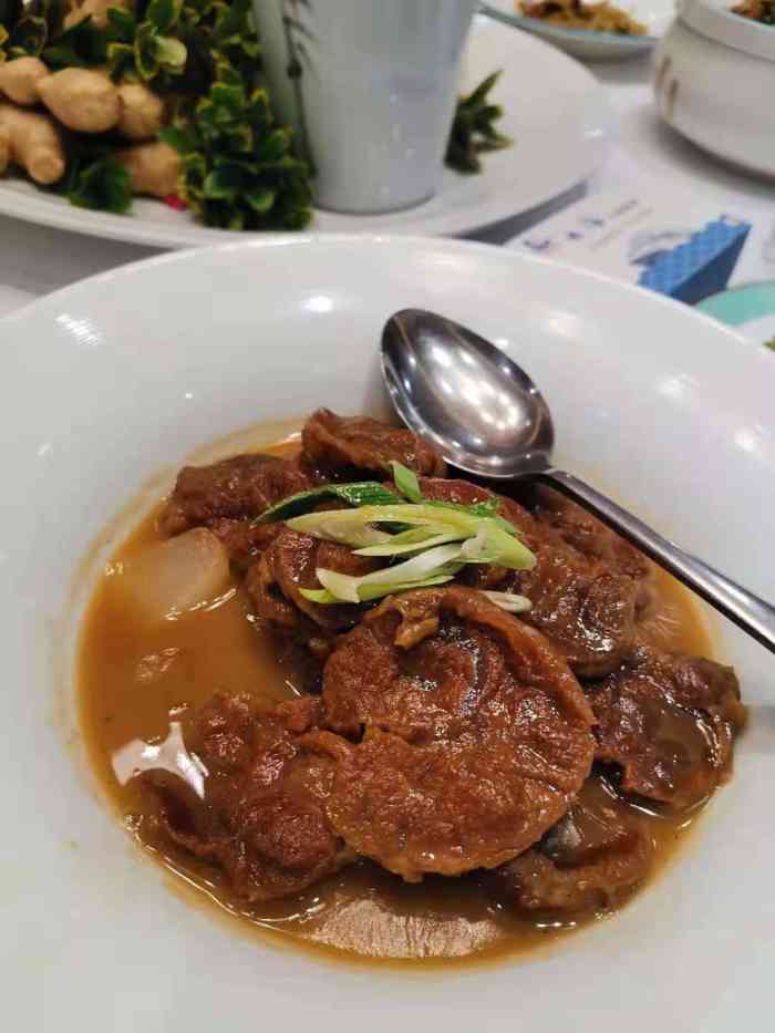 芙蓉小镇酒店(即墨店)-"很大,很有特色……过年期间来人很多,服.