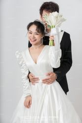 -现代经典婚纱摄影