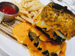 脏脏黑汉堡-Barbe a papa亲子餐厅(杨浦店)