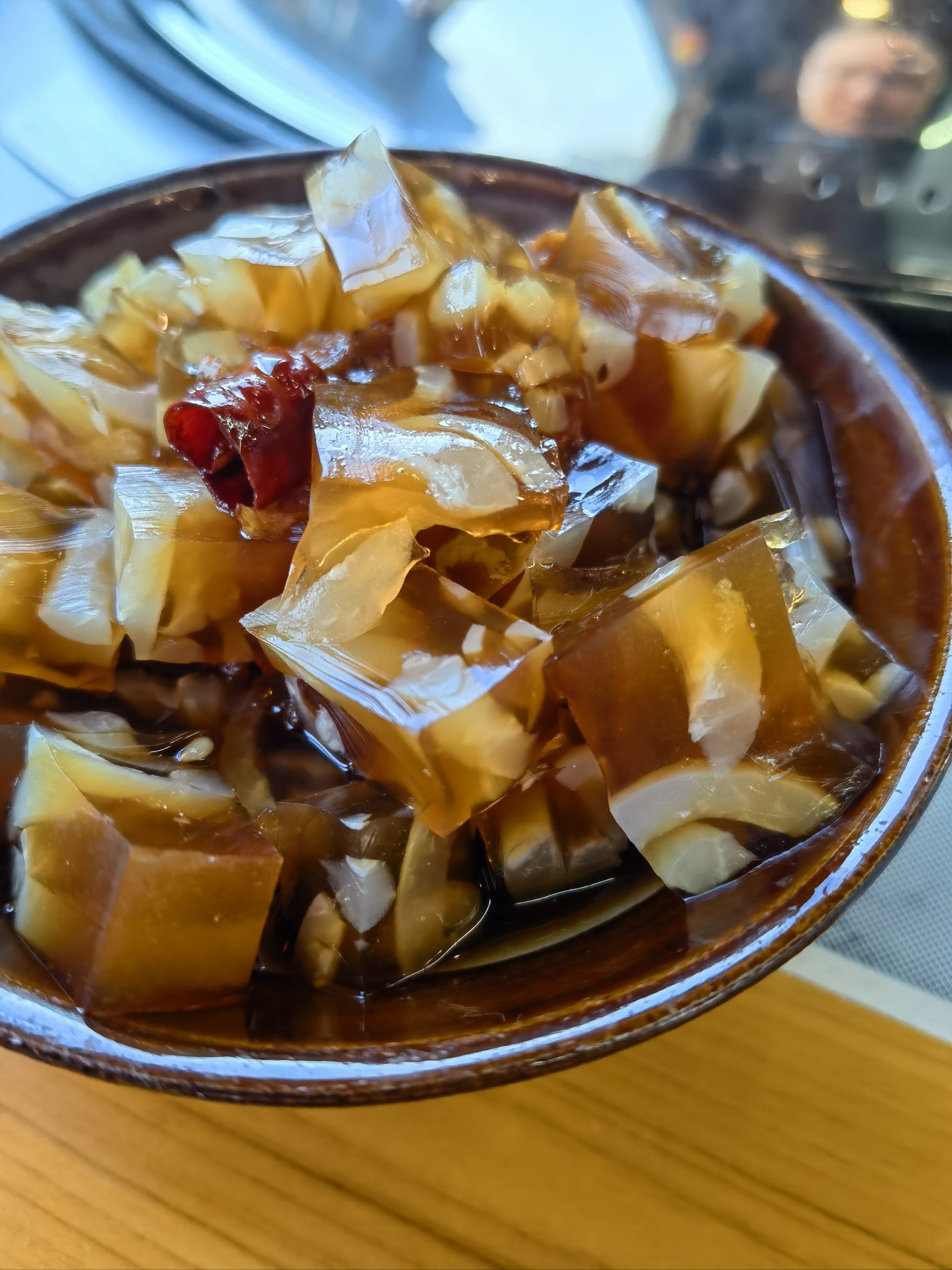 肉皮冻还行来这里的老人还挺多
