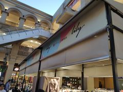-王府井奥莱临潼小镇(临潼店)