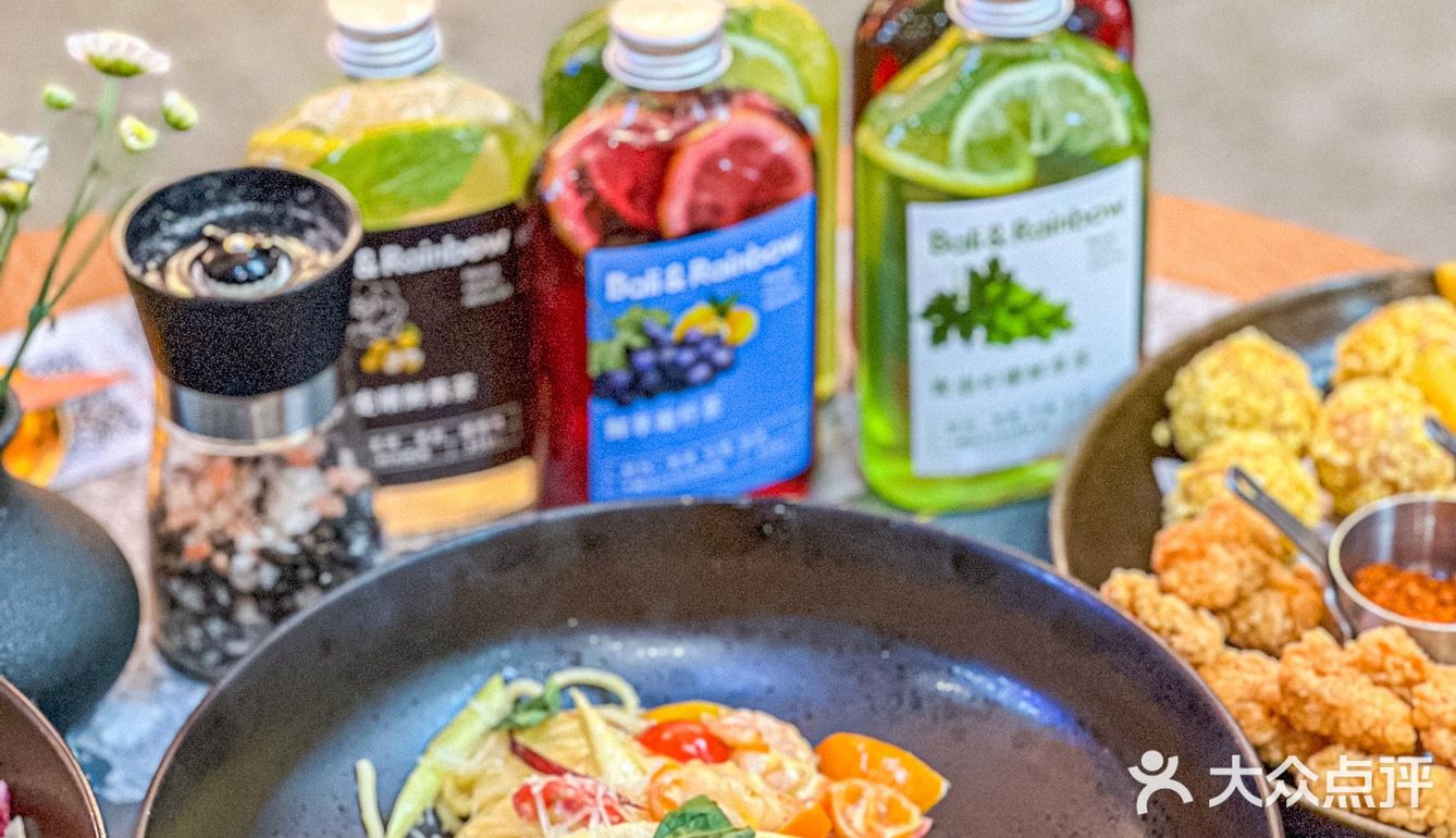 四楼这家设计感满满的西餐厅也太扎眼了