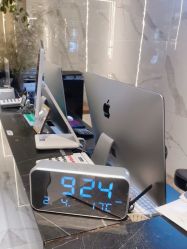 -罗亚帝造型·烫发染发