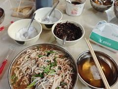 -正宗杨记普洱酸醋米线(总店)