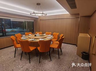 聚餐同事选的，还是新开的，整体环境大气，整洁，漂亮