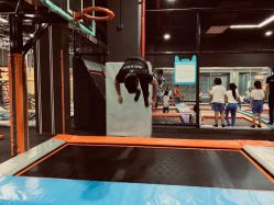 -蹦贝运动中心·蹦床·攀岩·闯关(龙岗店)