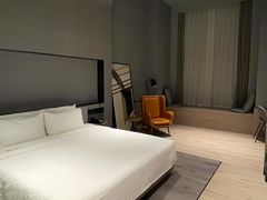 -上海虹桥中心爱琴海亚朵S酒店