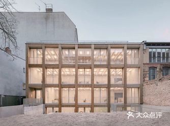 由马车房和车间改造的共享工作空间REMISE