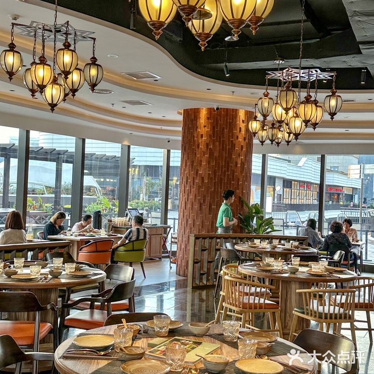 前滩太古里的这家泰国菜，氛围感太顶了 傍晚的前滩
