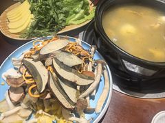 -菌之家·专业纯野生菌火锅·特色炒菌