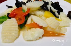 Black Mushroom Stir-fried with White Yam