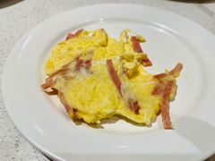 肠仔煎蛋配牛油多士-香港新发烧腊茶餐厅(书城店)