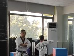 -金翼跆拳道巴西柔术拳击格斗学院