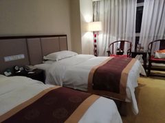 -乌兰湖畔草坪轻奢营地